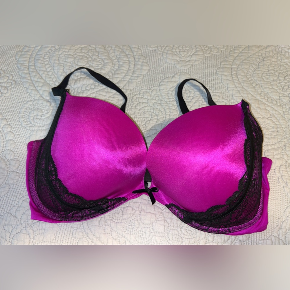 Victoria’s Secret Very Sexy collection push-up bra